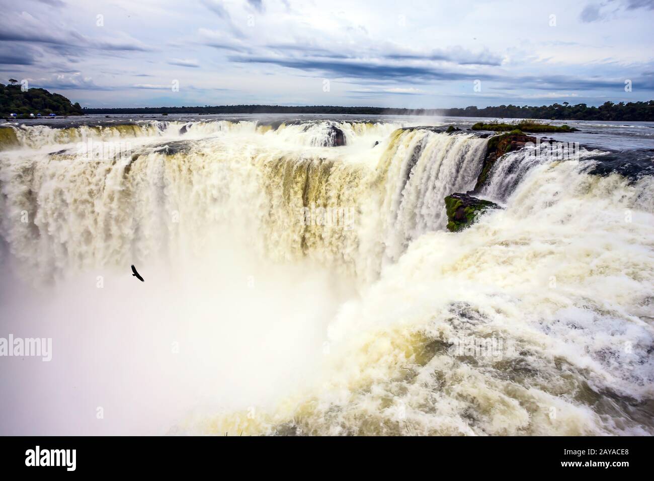 Les chutes d'eau exotiques sur la rivière Parana Banque D'Images