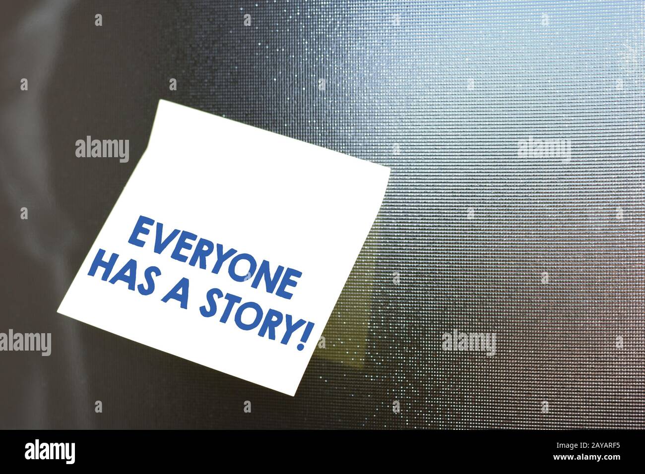 L'écriture conceptuelle de la main montrant tout le monde a une histoire. Photo d'entreprise présentant le compte-rendu des événements passés dans la vie ou la caree de quelqu'un Banque D'Images