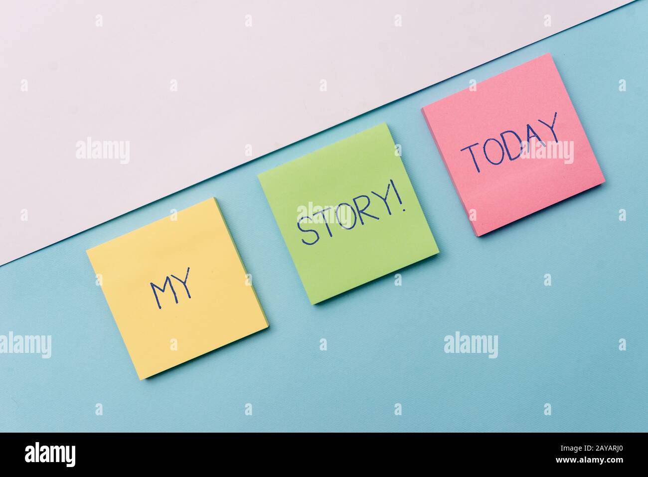 Panneau texte montrant mon histoire. Photo conceptuelle vos événements de la vie passée actions ou choix vous avez fait des papiers note couleur pastel placés Banque D'Images