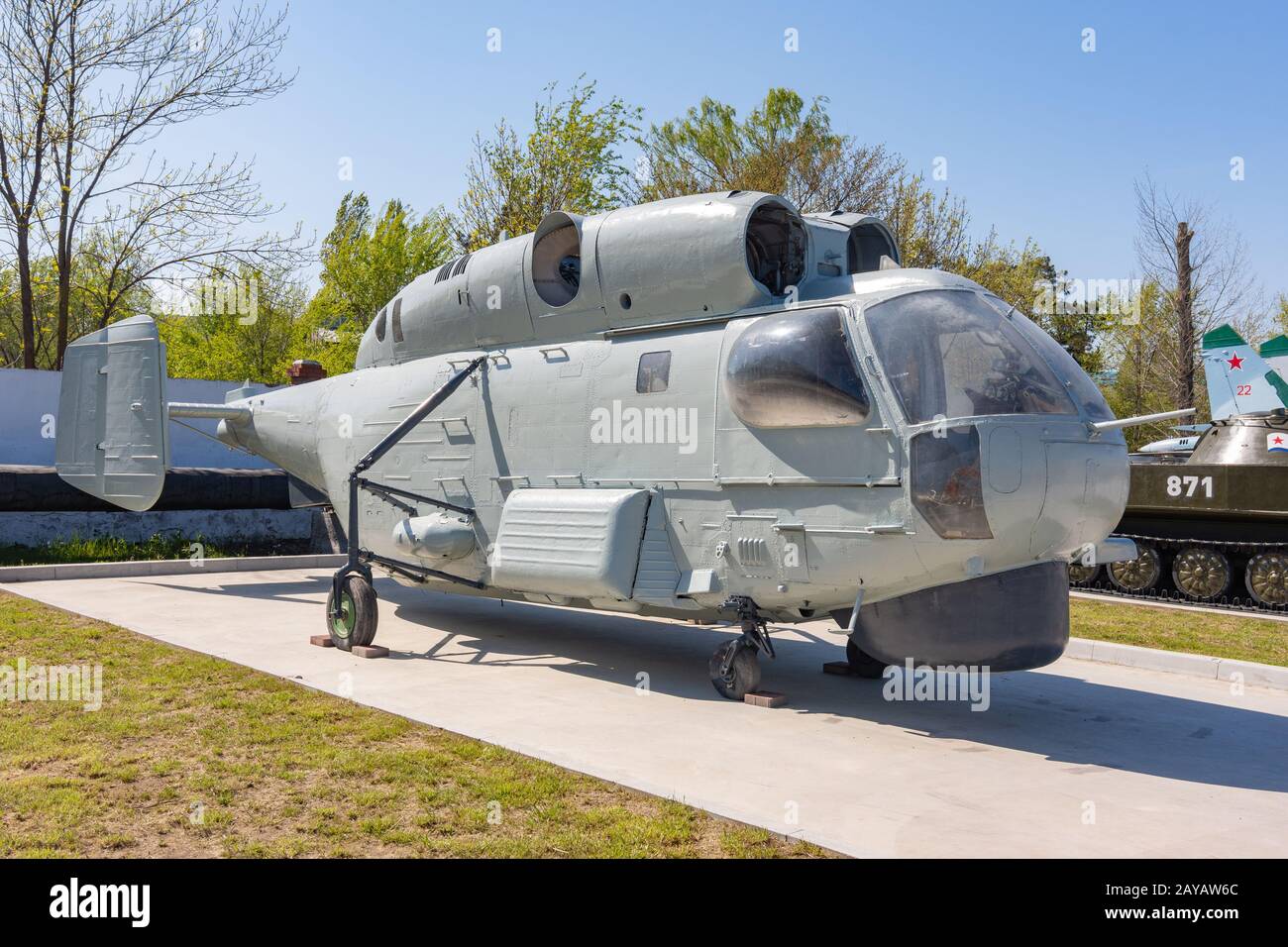 L'Anapa, Russie - le 28 avril 2019 : l'hélicoptère KA-26 dans le parc de l'équipement militaire en Anapa Banque D'Images