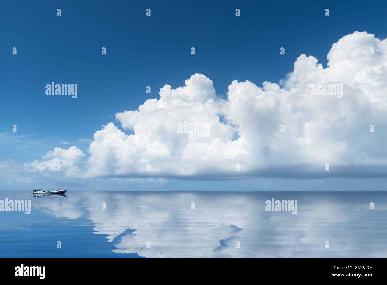 magnifiques nuages blancs sur la mer Banque D'Images