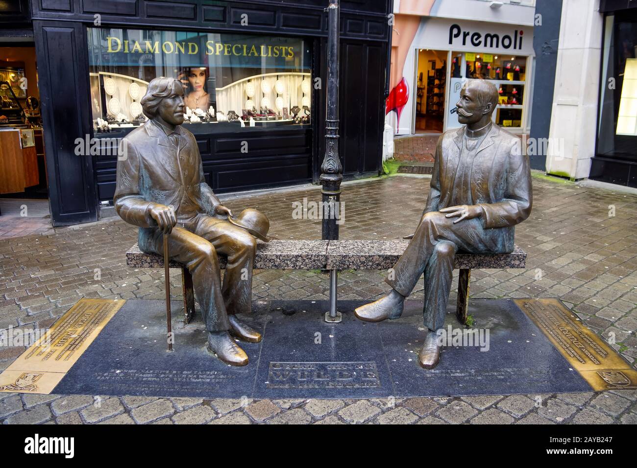 Statue d'Oscar Wilde dans Shop Street. Galway est l'hôte du festival Oscar Wilde Banque D'Images