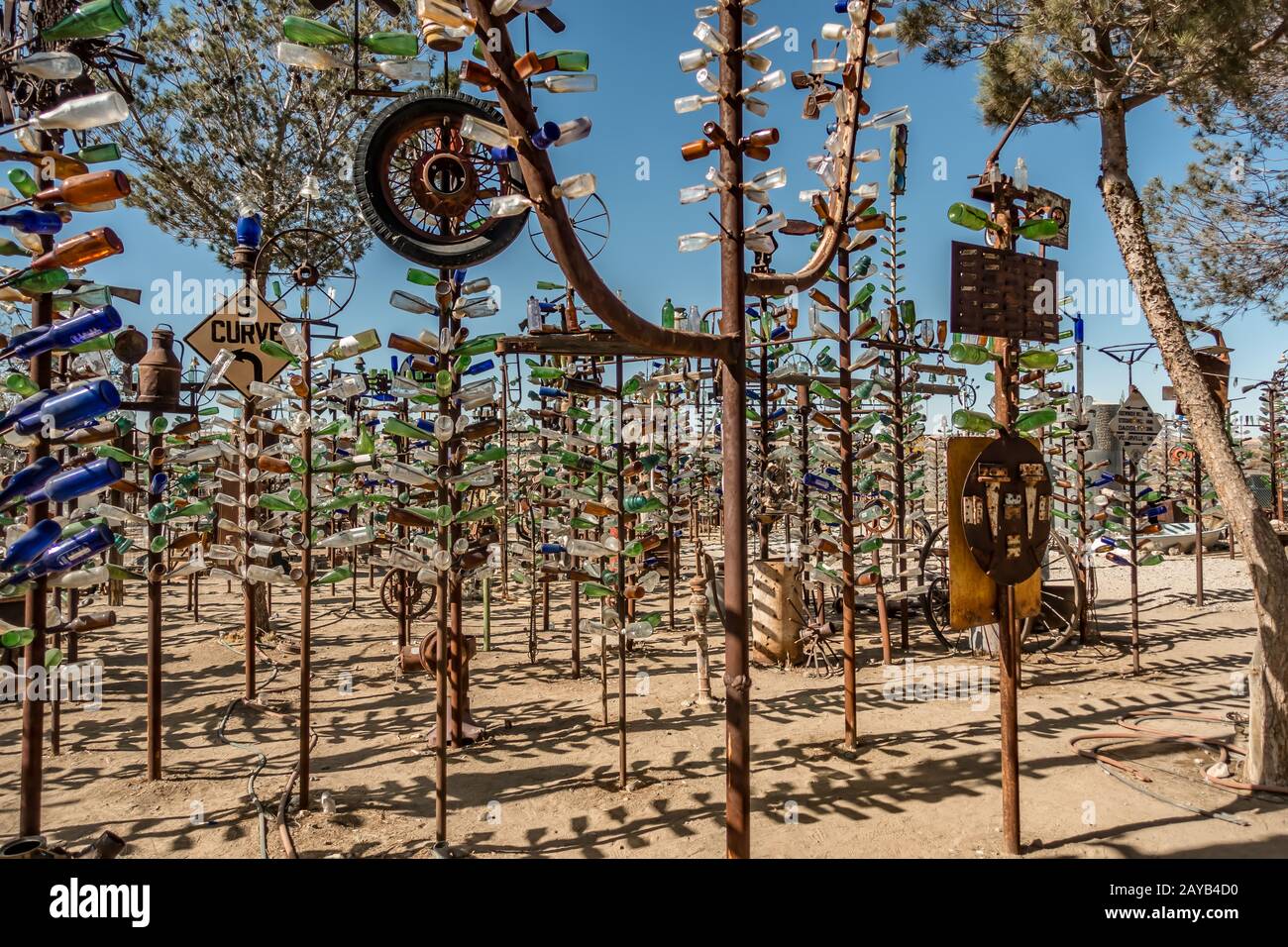 ranch de bottle tree sur la route 66 california Banque D'Images