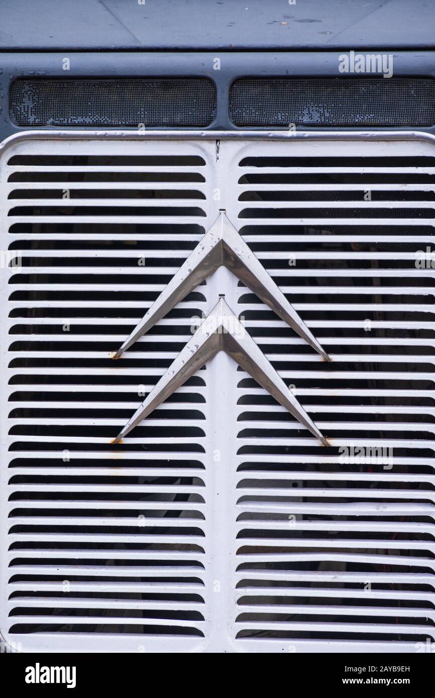 Vue avant d'un Citroën H Van classique avec logo visible Banque D'Images