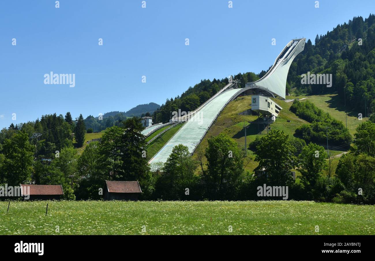 Tremplin de saut à ski à Garmisch-Partenkirchen, Bavière, Allemagne Photo  Stock - Alamy