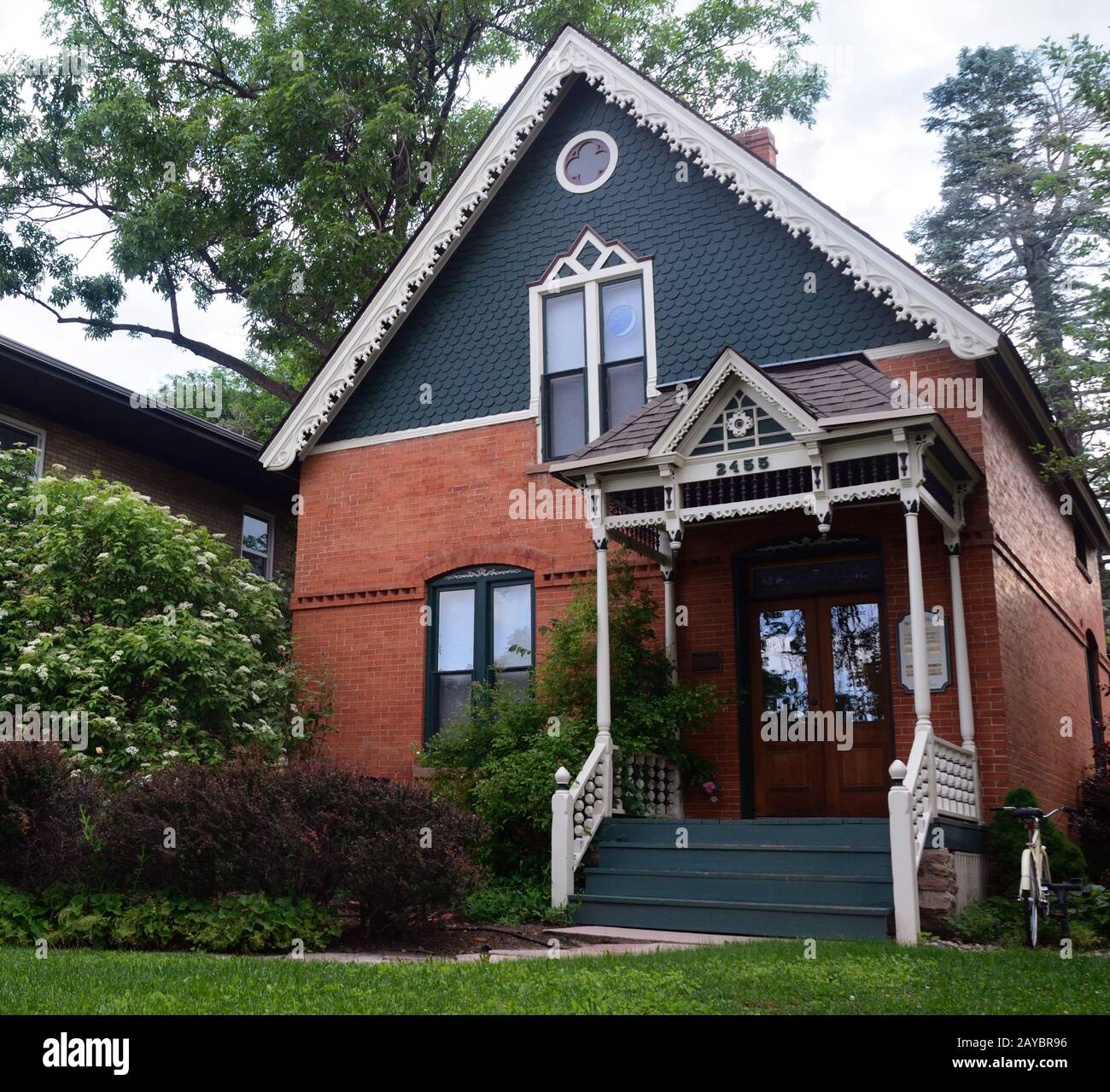 Cette maison historique près du centre-ville de Boulder est maintenant utilisée comme immeuble de bureaux. Banque D'Images