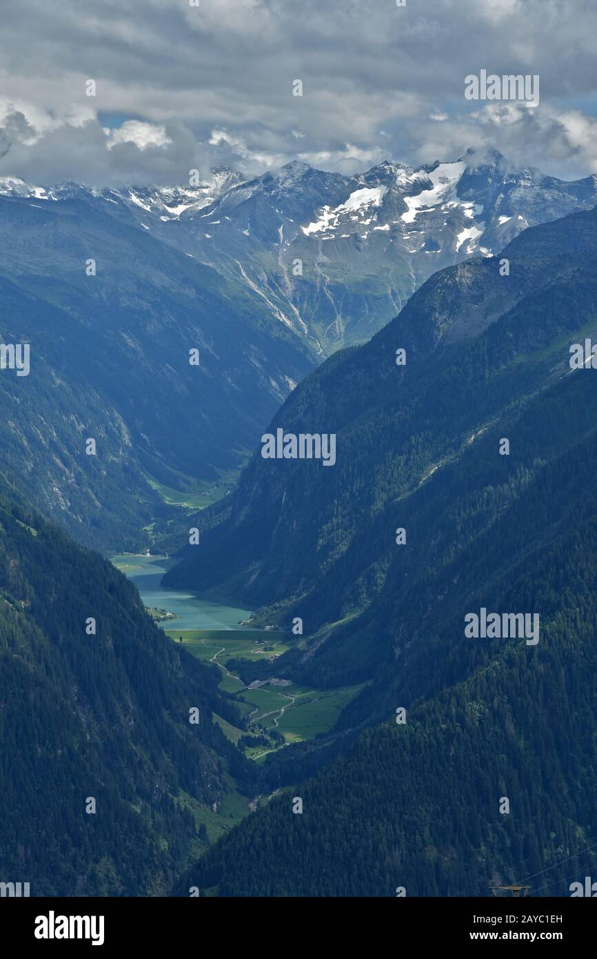 alpes de Zillertaler, vallée de Stillup avec réservoir de Stillup Banque D'Images