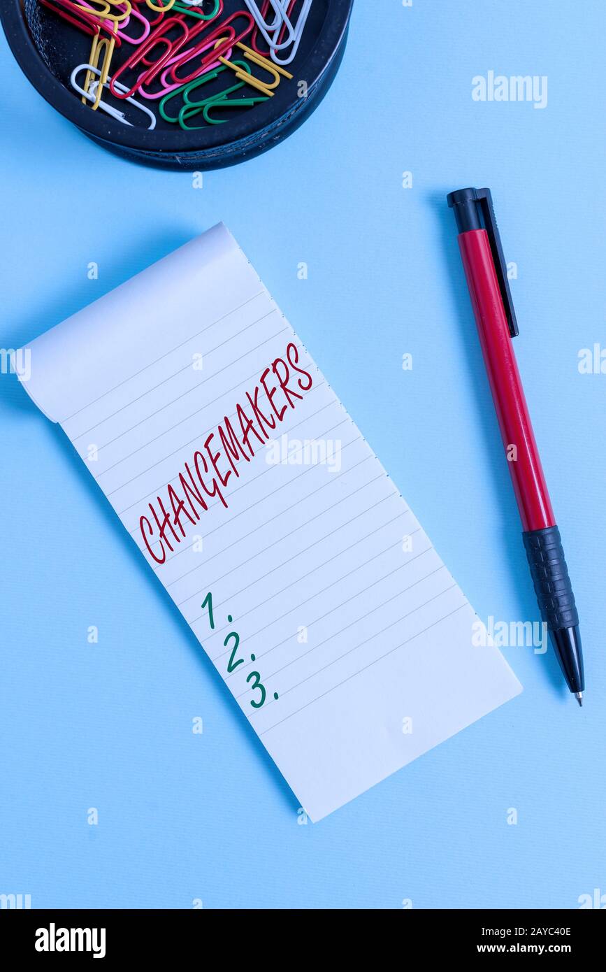 Note d'écriture montrant les changeurs. Photo d'affaires présentant les jeunes influence Turk Acitivistes urbanisation mode Gen X Notebo Banque D'Images