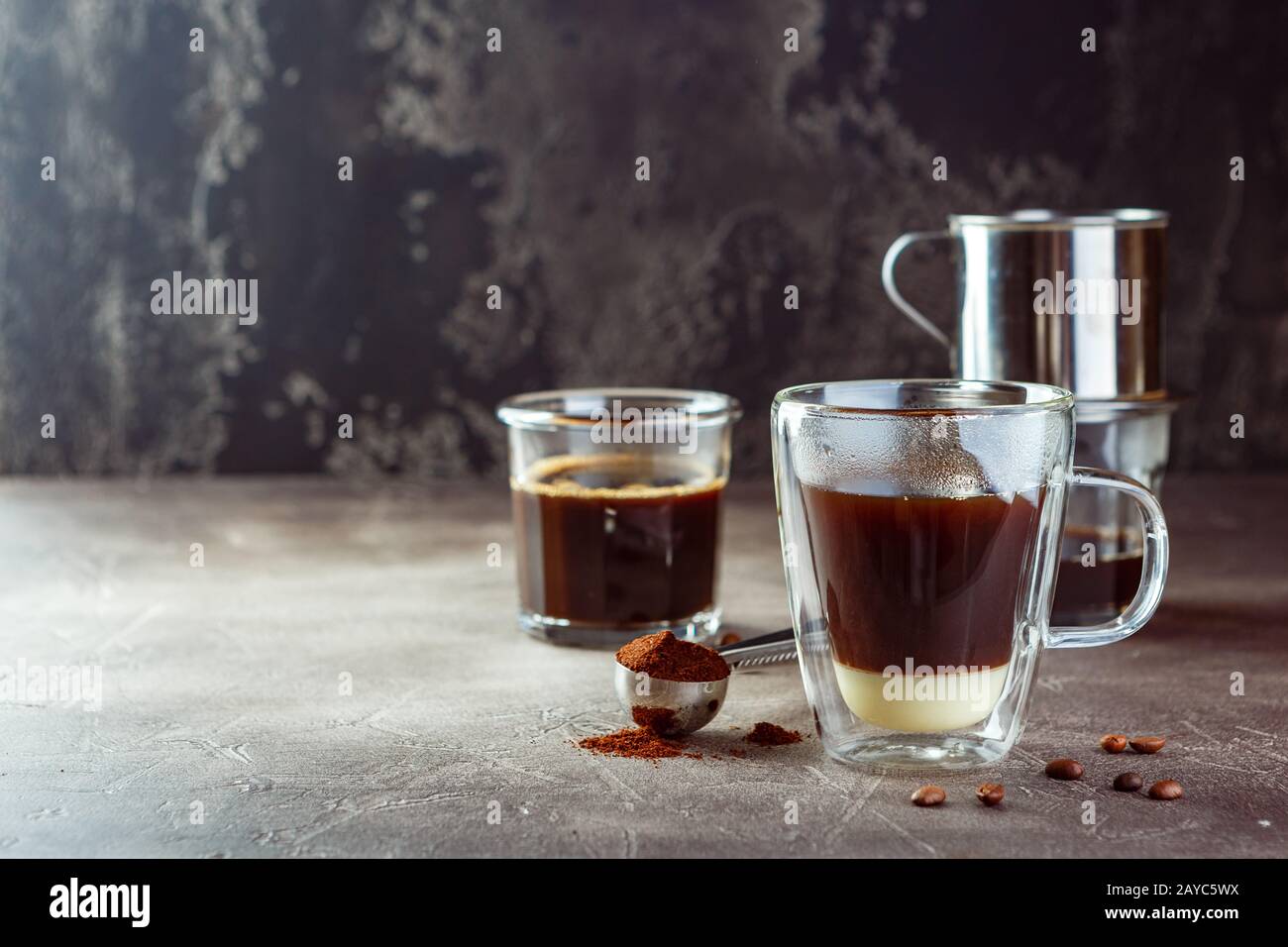 Le café coule dans le style vietnamien Banque D'Images