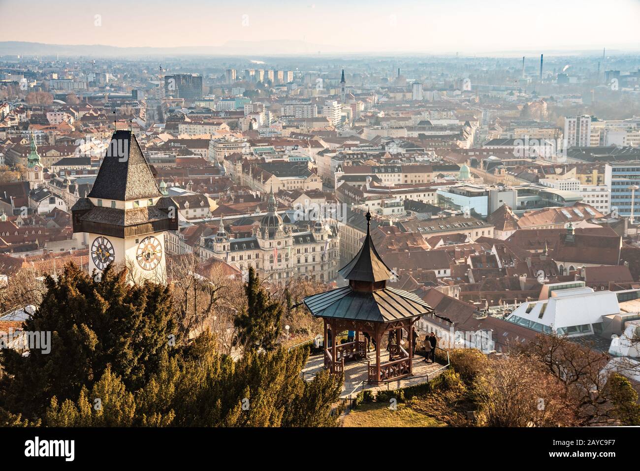Vue de la colline du château de la ville de Graz Schlossberg, destination de voyage. Banque D'Images