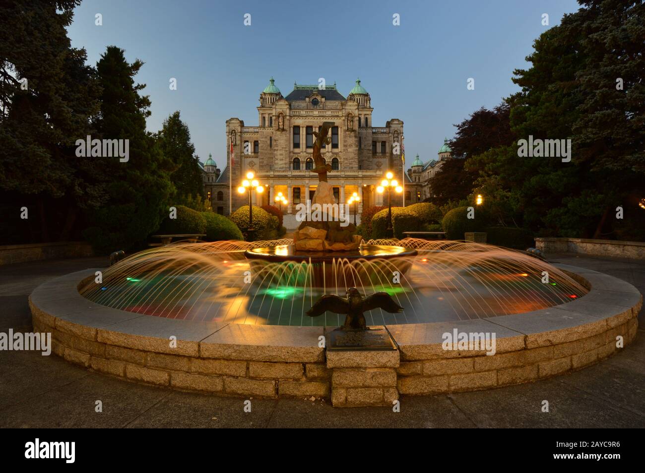 Fontaine à l'arrière de l'Assemblée législative de la Colombie-Britannique Banque D'Images
