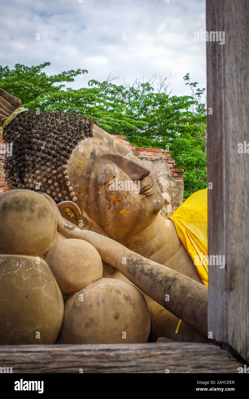Bouddha inclinable, temple Wat Phutthaisawan, Ayutthaya, Thaïlande Banque D'Images
