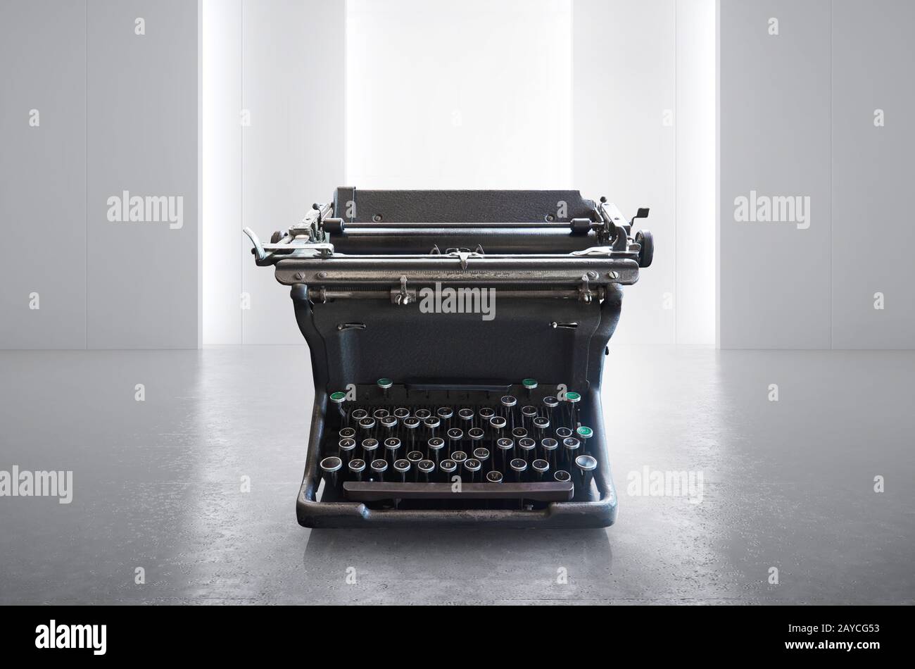 Ancienne machine à écrire rétro noire vintage sur un espace vide blanc Banque D'Images