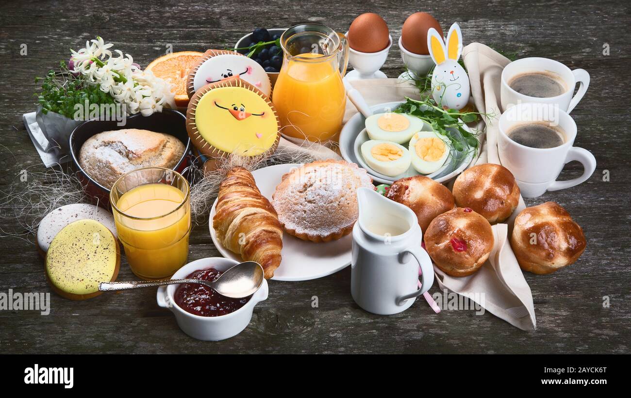 Petit déjeuner de Pâques ou table brunch. Banque D'Images