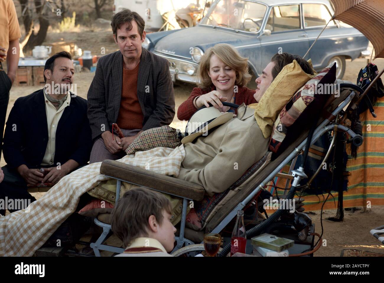 DATE de sortie: 27 octobre 2017 TITRE: Breathe STUDIO: Imaginarium Productions DIRECTEUR: Andy Serkis INTRIGUE: L'histoire d'amour authentique de Robin (Andrew Garfield) et Diana Cavendish (Claire Foy), un couple aventureux qui refuse de renoncer face à une maladie dévastatrice AVEC Andrew Garfield, Claire Foy, Hugh Bonneville. (Image De Crédit : © Imaginarium Productions/Entertainment Pictures) Banque D'Images