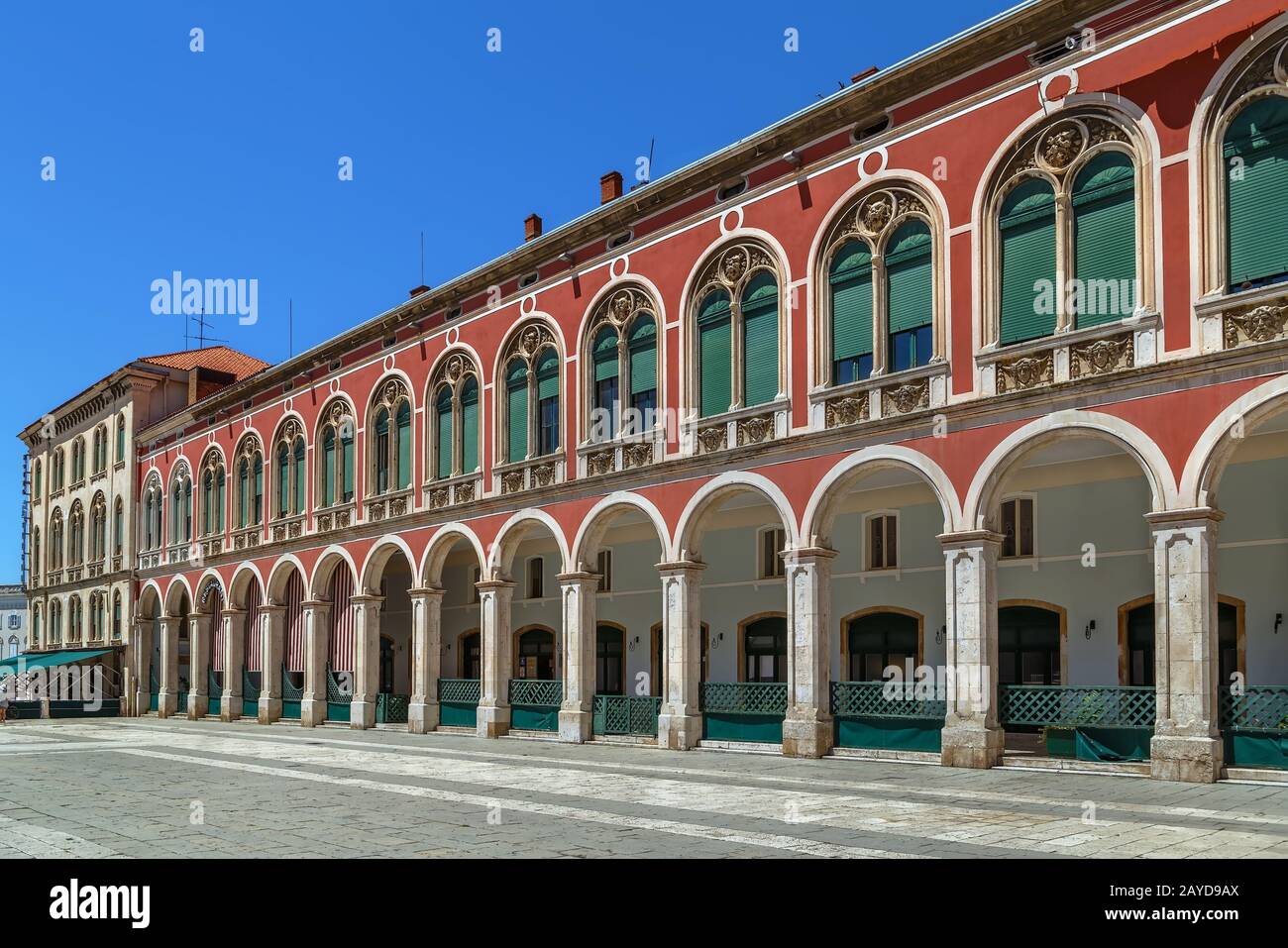Colonnade sur la place de la République, Split, Croatie Banque D'Images