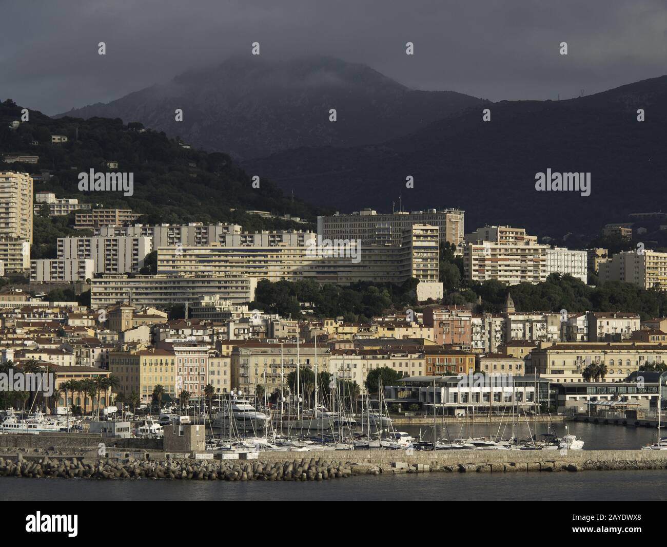 La ville d'Ajaccio sur l'île méditerranéenne de Corse Banque D'Images