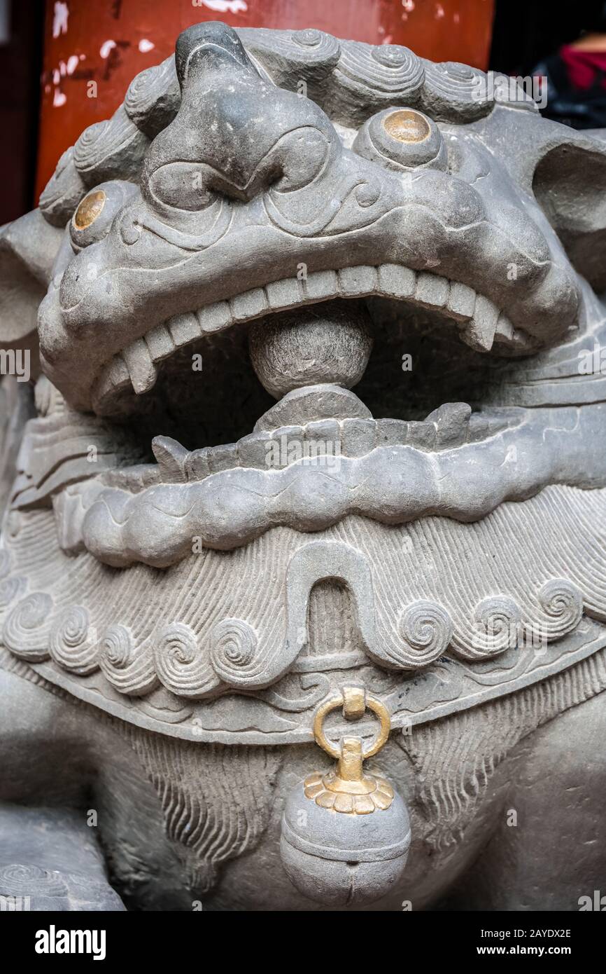 Sculpture de la tête du Lion au monastère de Wenshu Banque D'Images