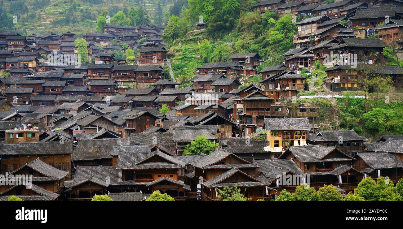 Village rural chinois avec toit traditionnel Banque D'Images