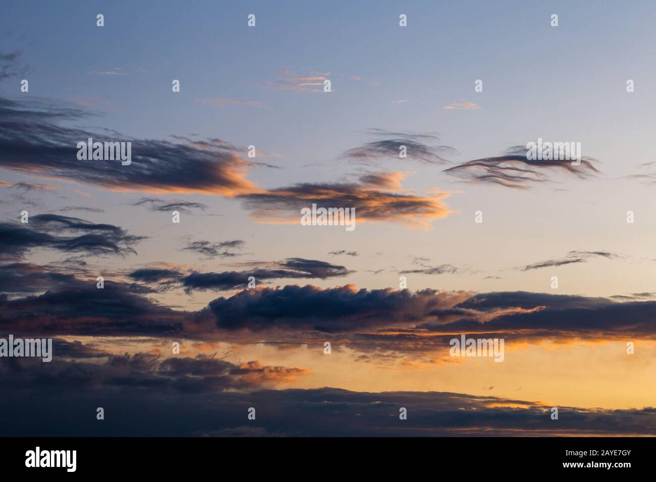 Des nuages dans le ciel Banque D'Images