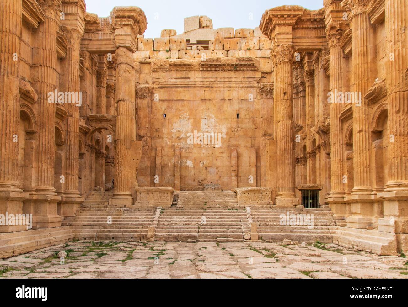 Lieu de deux des plus grandes ruines du temple romain, le site de Baalbek, classé au patrimoine mondial De L'Unesco, est l'une des principales attractions du Liban. Ici le Temple de Bacchus Banque D'Images