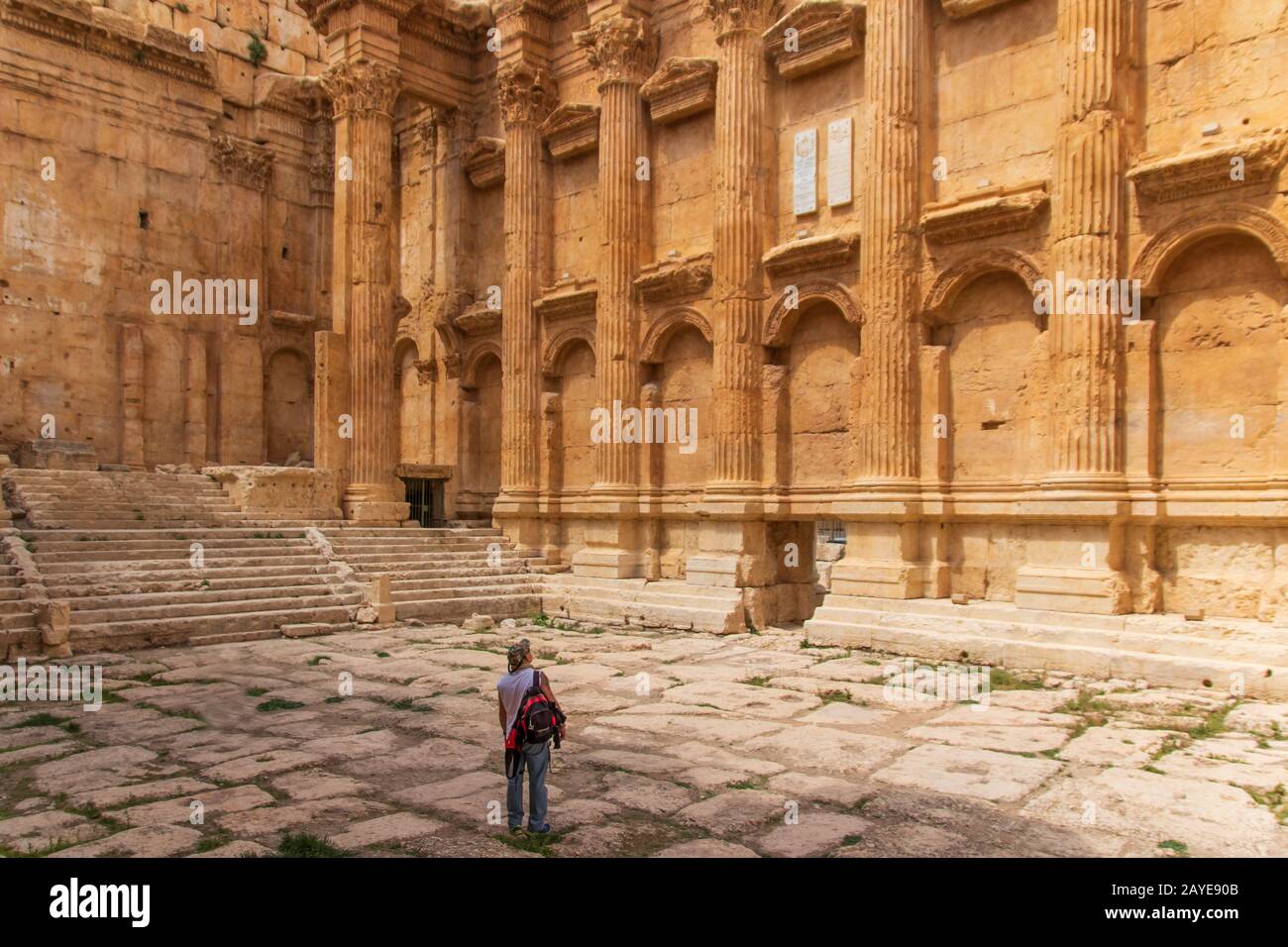 Lieu de deux des plus grandes ruines du temple romain, le site de Baalbek, classé au patrimoine mondial De L'Unesco, est l'une des principales attractions du Liban. Ici le Temple de Bacchus Banque D'Images