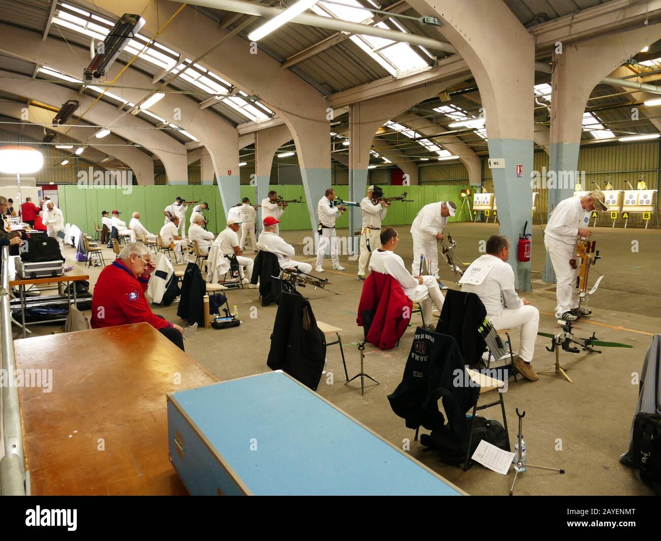 2650 concurrents ont participé à la compétition au Parc des Expositions de Noron à Niort au championnat de France pour le sport Shoong à 10 m et 18 M. Banque D'Images