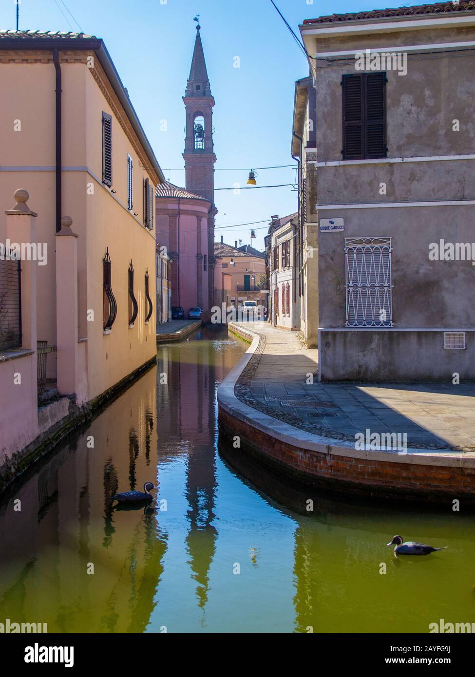 Canaux et ponts à Comacchio, Emilie Romagne, Italie Banque D'Images