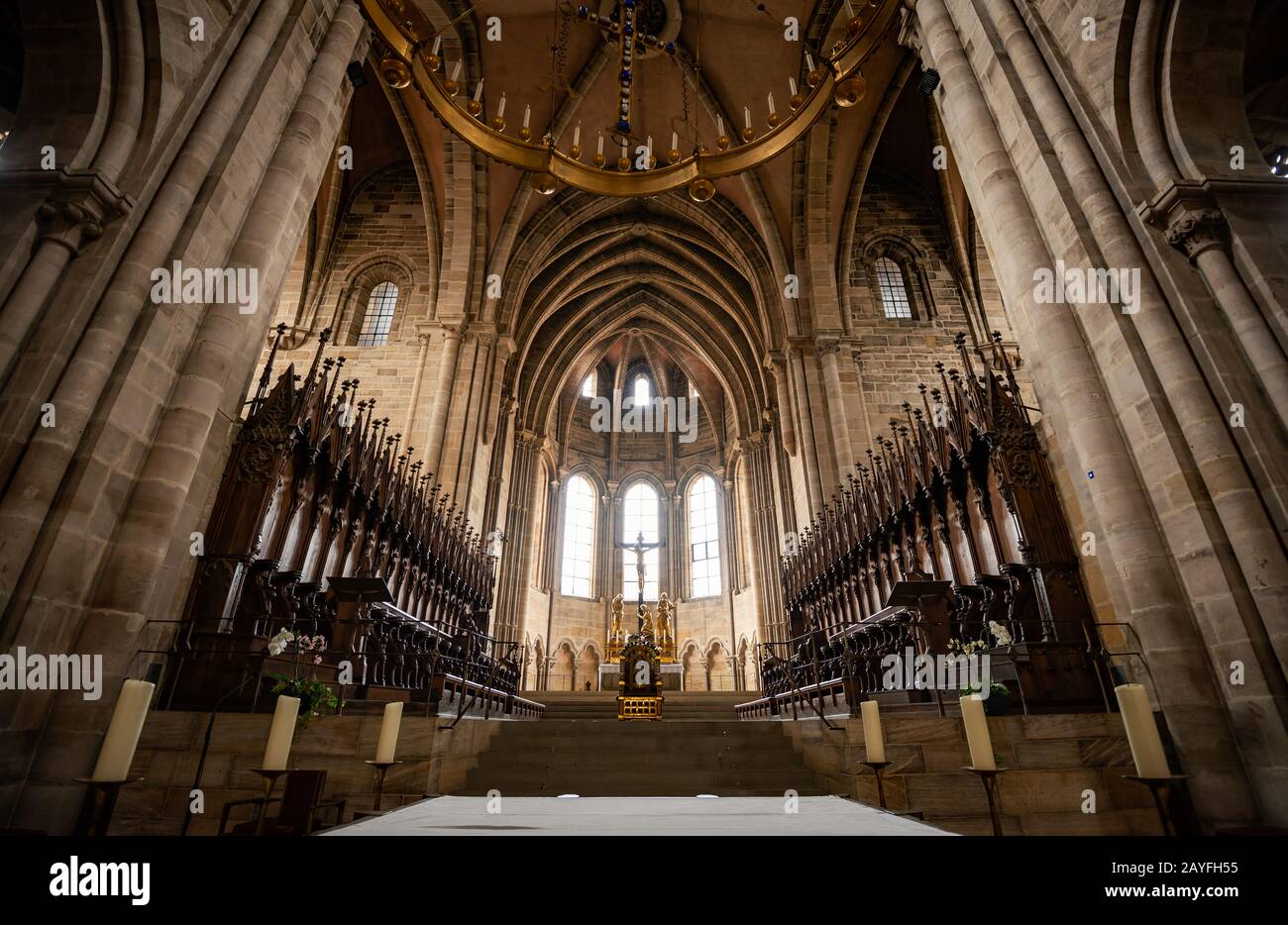 Intérieur de la grande cathédrale en Allemagne, Europe. Ancienne architecture européenne, voyages et tourisme. Banque D'Images
