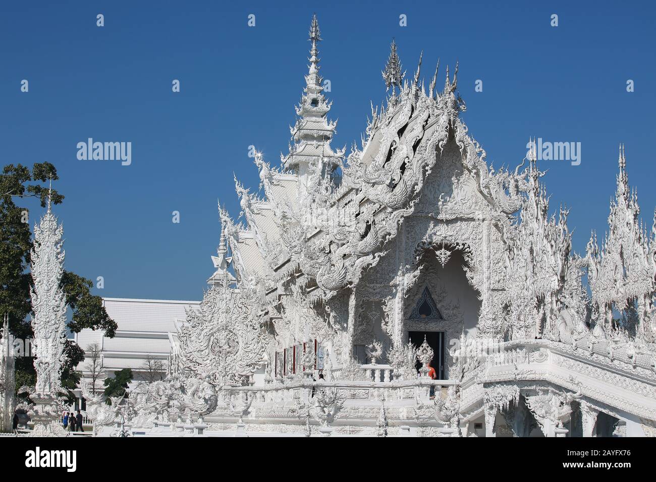 l'extérieur du temple à wat rong khun ou soi-disant temple blanc à chiang mai Banque D'Images