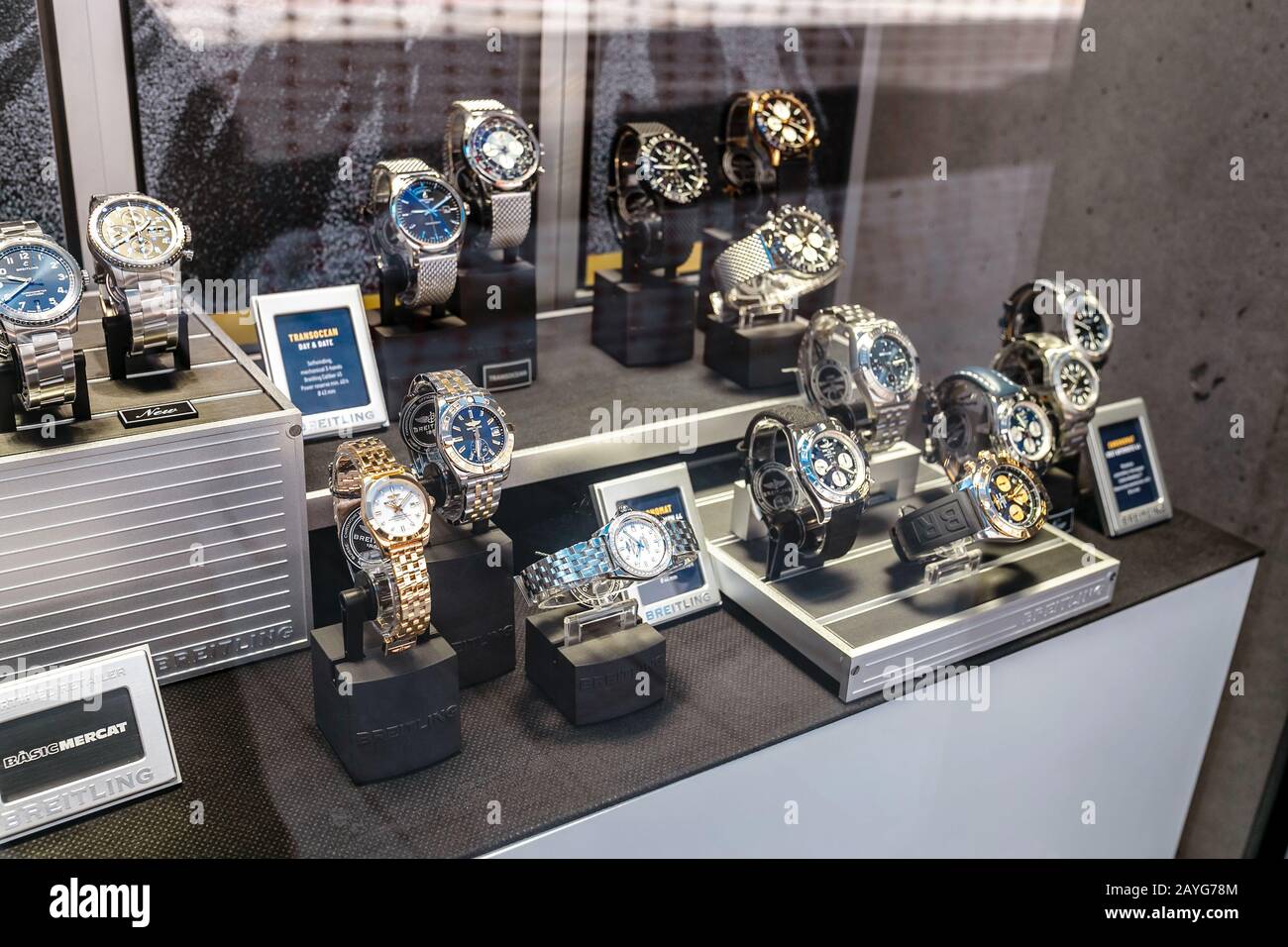 THE BREITLING BOUTIQUE'S SPECTACULAR LANDING IN ZURICH | Novedades |  Breitling