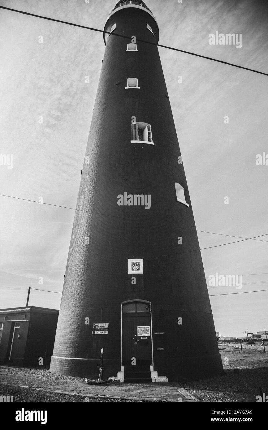 Le vieux phare de Dungeness est en noir et blanc Banque D'Images