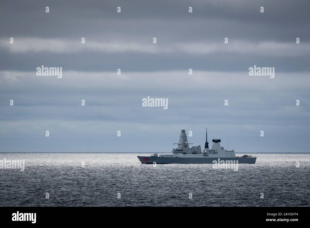 Destroyer de guerre aérienne de type 45 HMS DRAGON en mer au large des côtes de la Nouvelle-Écosse, Canada. Banque D'Images