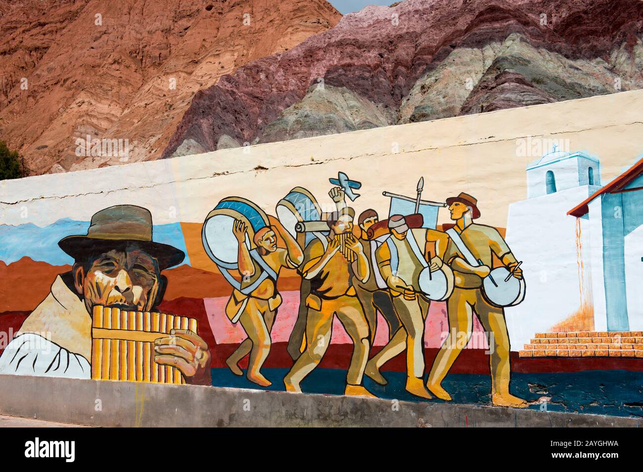 Une murale colorée sur un mur d'une maison à Purmamarca dans la province de Jujuy, en Argentine. Banque D'Images