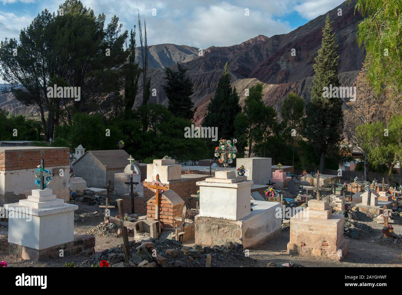 Le cimetière de Purmamarca dans la province de Jujuy, en Argentine. Banque D'Images