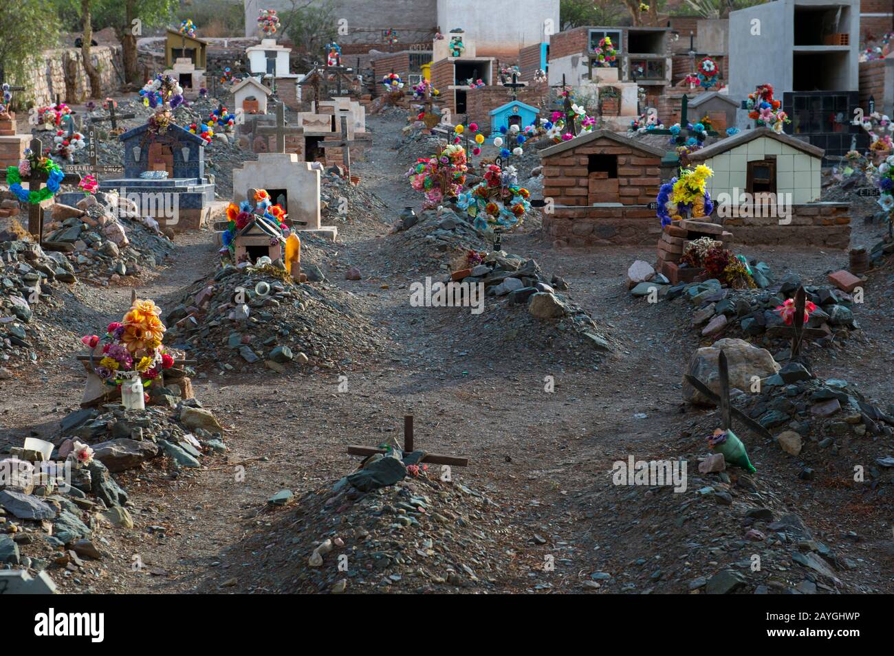 Le cimetière de Purmamarca dans la province de Jujuy, en Argentine. Banque D'Images