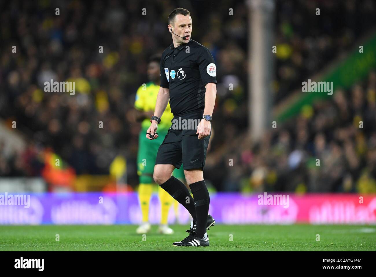 Norwich, ANGLETERRE - 15 FÉVRIER Referee Stuart Attwell lors du match de la Premier League entre Norwich City et Liverpool à Carrow Road, Norwich le samedi 15 février 2020. (Crédit: Jon Hobley | MI News) la photographie ne peut être utilisée qu'à des fins de rédaction de journaux et/ou de magazines, licence requise à des fins commerciales crédit: Mi News & Sport /Alay Live News Banque D'Images