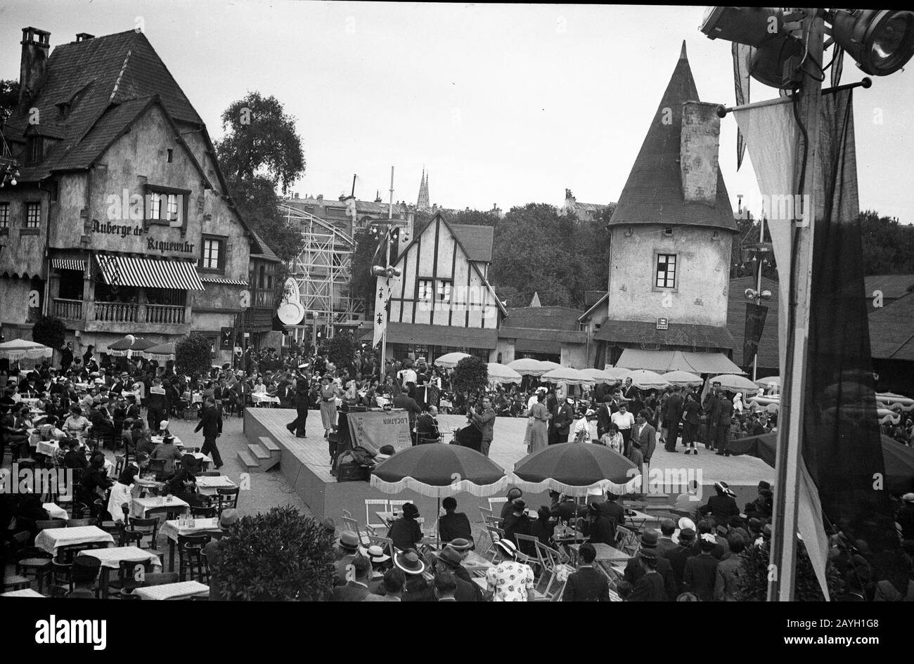 L'Exposition De Paris De 1937 Exposition De Paris L'Auberge De Riquewihr Exposition Internationale Des Arts Et Techniques Dans La Vie Moderne Banque D'Images