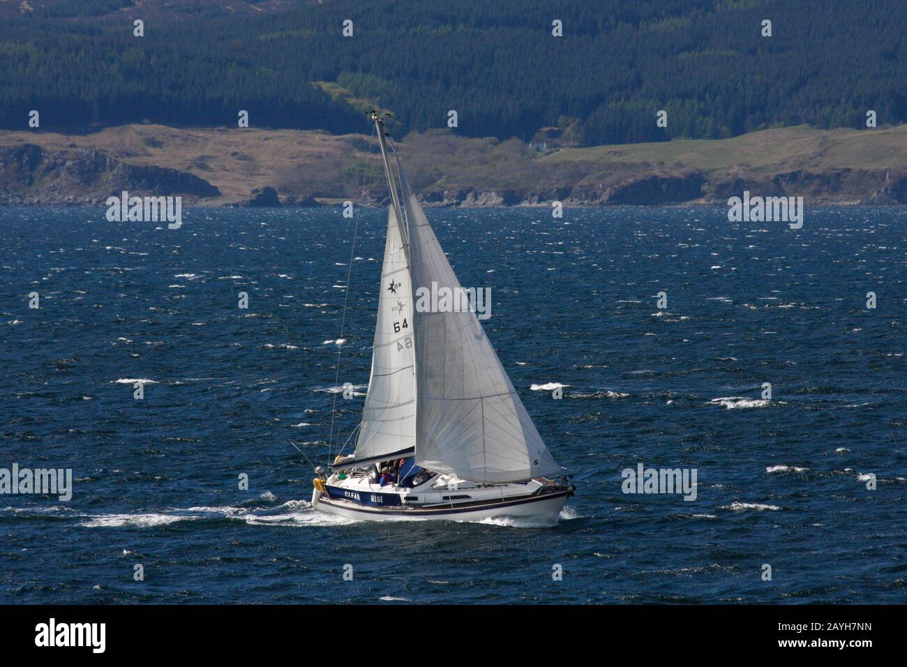 Bateau à voile Ocean Ranger à l'ouest, sous la voile dans le détroit de  Sleat, île de Skye, Hebrides, Écosse Photo Stock - Alamy