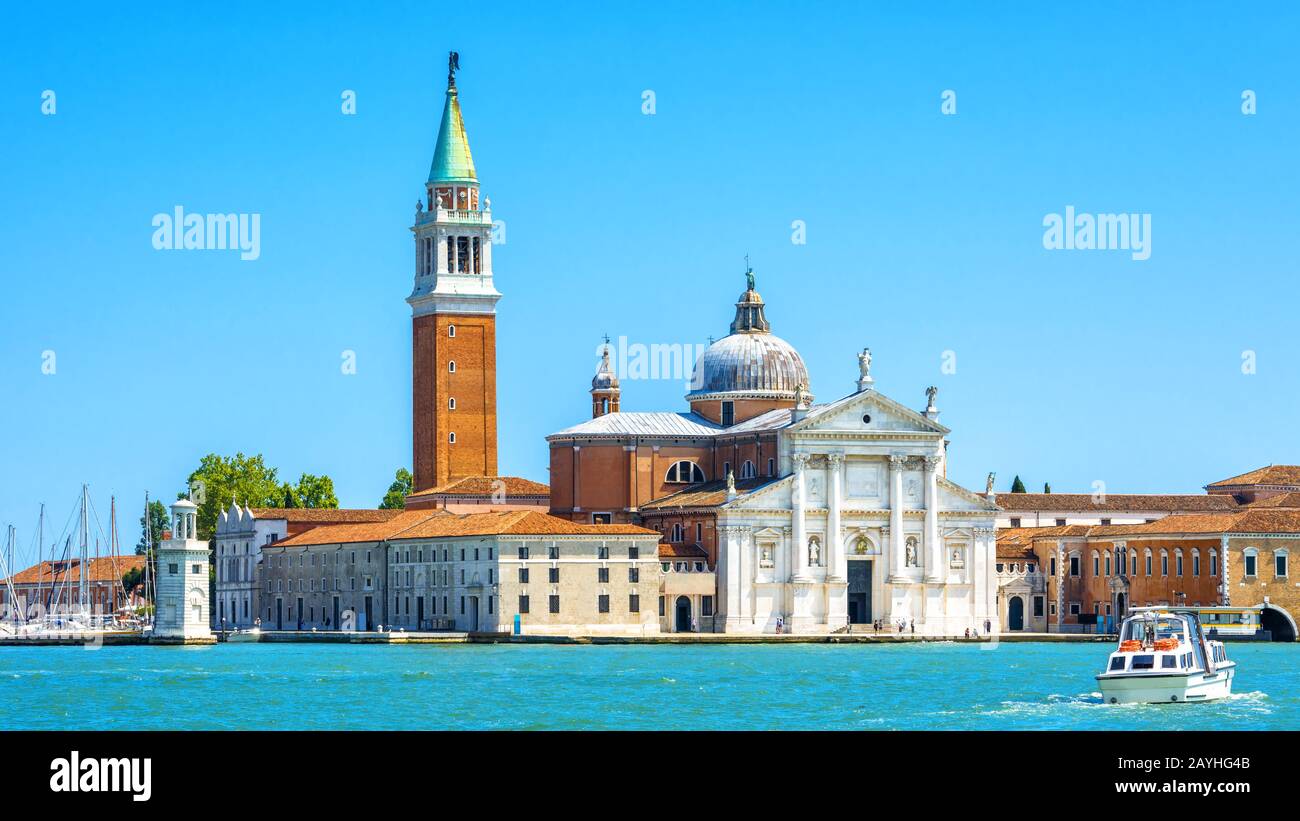 San Giorgio Maggiore île avec ancienne église, Venise, Italie. C'est un point de repère de la ville de Venise. Beau paysage marin de Venise le jour ensoleillé. Romant Banque D'Images