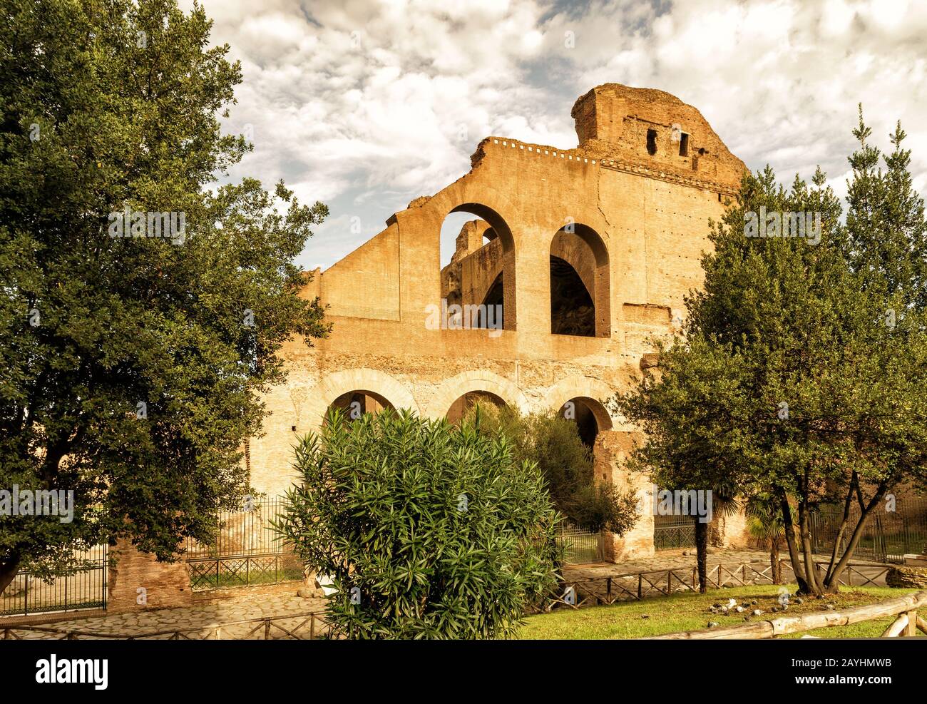 Les ruines de la Bsilice de Constantin sur le Forum romain, Rome, Italie Banque D'Images