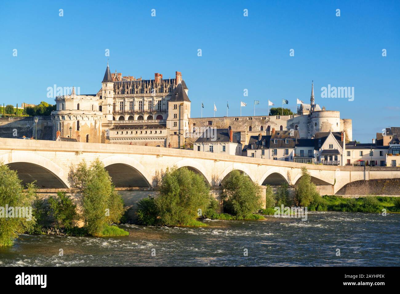 Château d'Amboise sur la Loire, France. Ce château royal est situé à Amboise dans la vallée de la Loire, construit au XVe siècle et est une visite guidée Banque D'Images