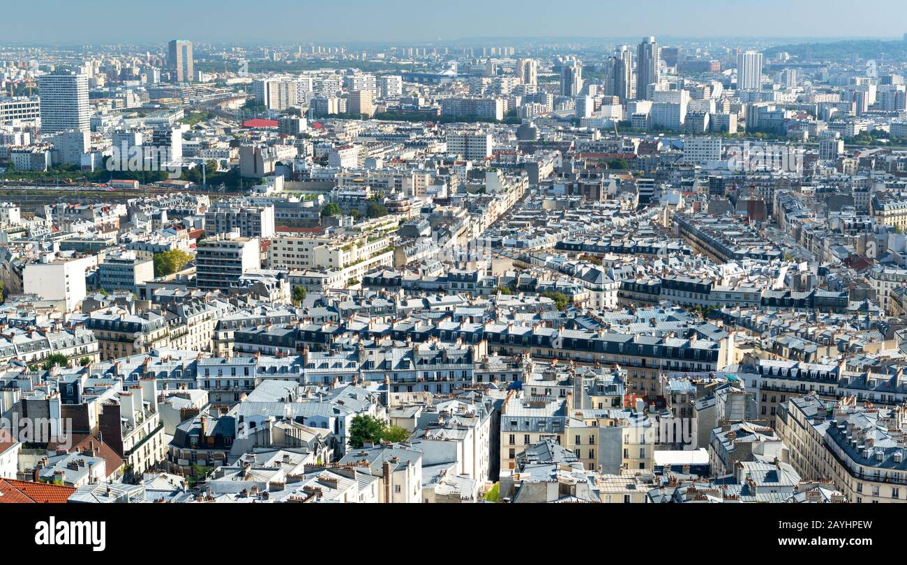 Paris Moderne. Vue depuis le Sacré-cœur sur la colline de Montmartre Banque D'Images
