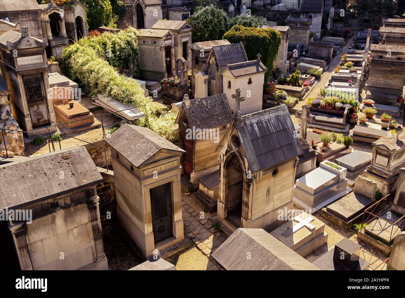 Paris - 24 SEPTEMBRE 2013 : Cimetière Montmartre. Le cimetière de Montmartre est connu il y a un ancien cimetière qui attire de nombreux touristes. Banque D'Images