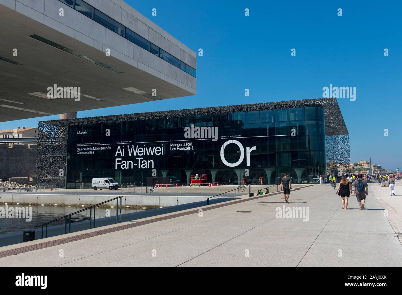 Vue sur le MuCEM (Musée de la civilisation européenne et de la Méditerranée) près du Vieux Port (vieux port) à Marseille, France. Banque D'Images