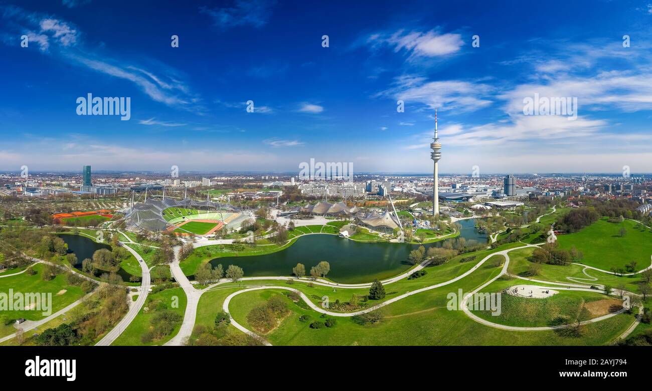 MUNICH, ALLEMAGNE - 3 avril 2019 : l'Olympiapark de Munich, en Allemagne, est un parc olympique construit pour les Jeux Olympiques d'été de 1972 Banque D'Images