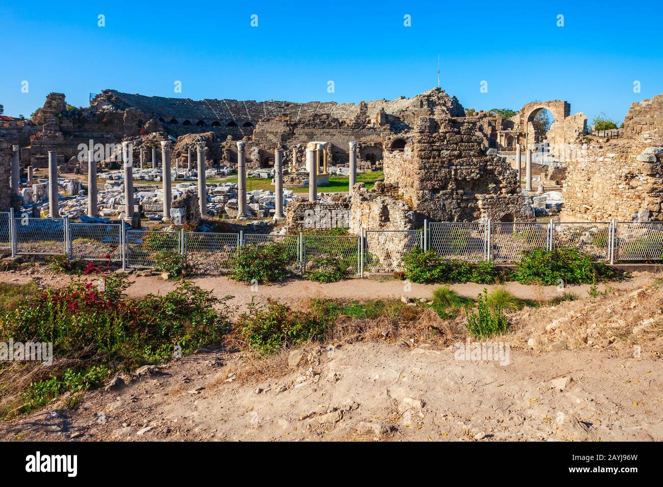 L'ancienne ville De Side dans la région d'Antalya sur la côte méditerranéenne de la Turquie. Banque D'Images