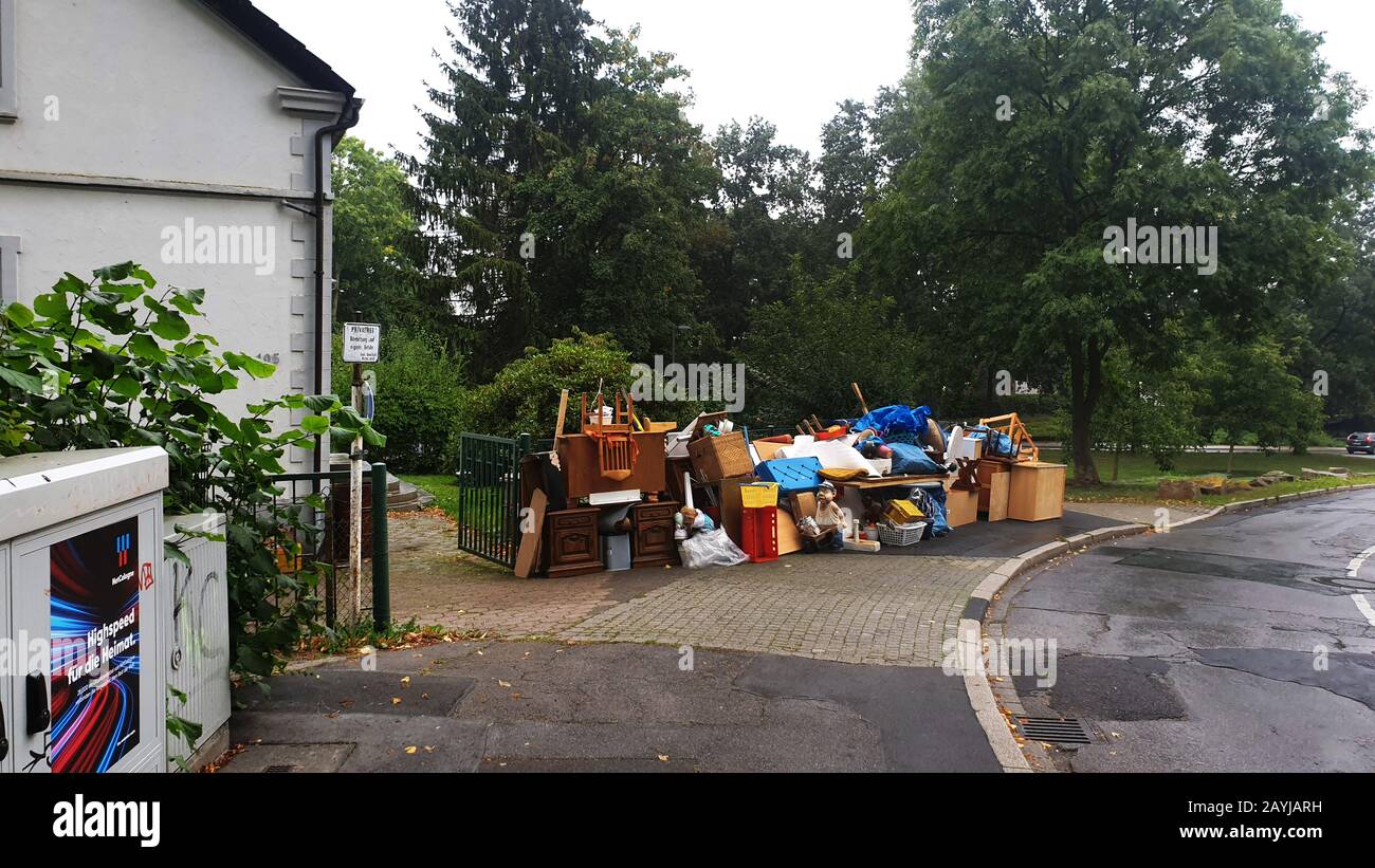 Grand tas de déchets volumineux dans une maison, Allemagne, Rhénanie-du-Nord-Westphalie Banque D'Images