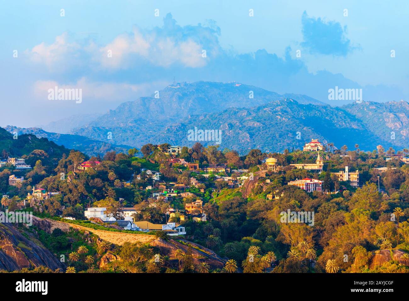 Le mont Abu et le lac Nakki offrent une vue panoramique. Mount Abu est une station de montagne dans l'état Rajasthan, en Inde. Banque D'Images