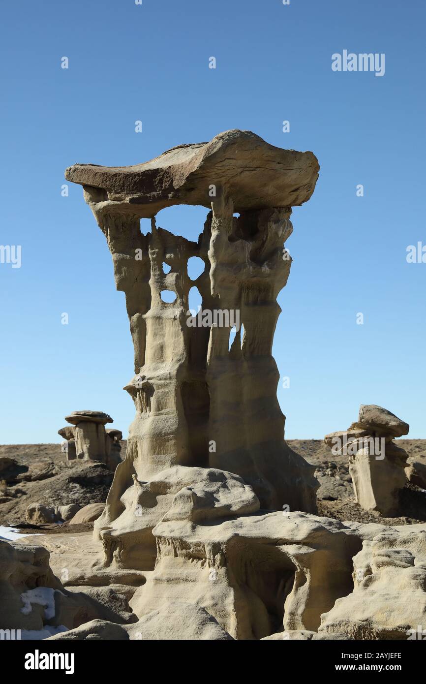 Formation De Strange Rock À Bisti Badlands (Alien Throne) Nouveau Mexique États-Unis Banque D'Images